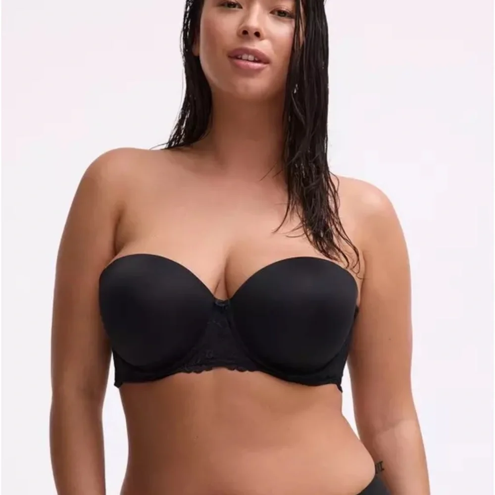 Torrid Strapless Lightly Lined Smooth Bra Black 40G Staple Bra